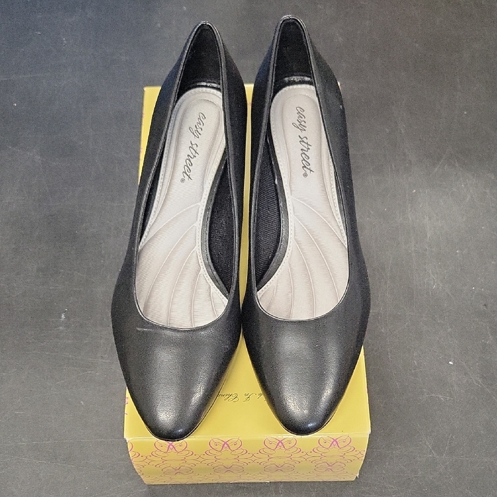 Easy Street Pumps Size 9